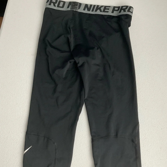 Boy’s Large Nike Pro 3/4 compression pants - Picture 3 of 6